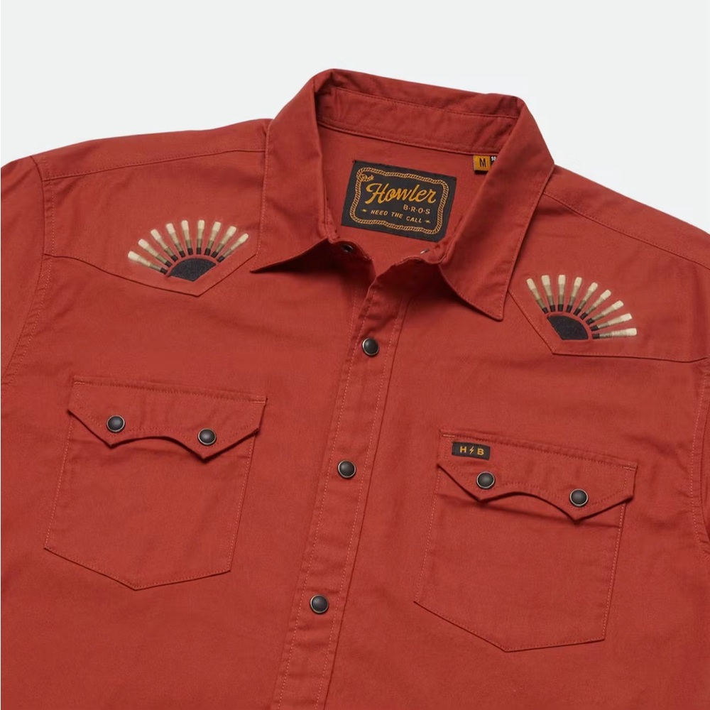 Howler Bros Crosscut Deluxe Western Snapshirt in Rising Suns - size small